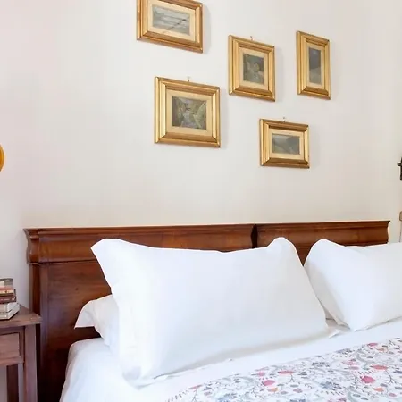 Le Stanze Di Santa Croce Bed and Breakfast 4*